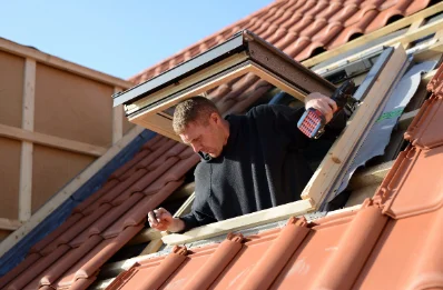 Pose de fenêtres de toit Velux à École